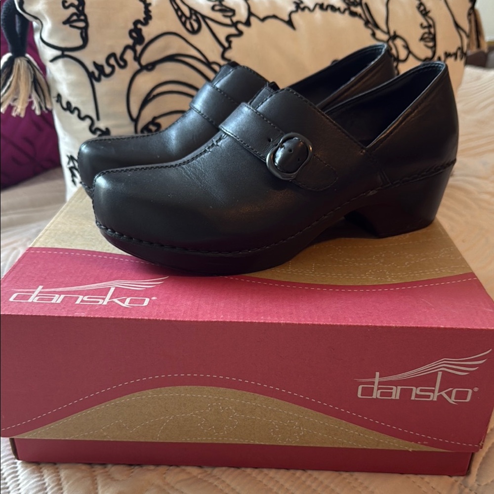 Dansko Women's Black Leather Mules